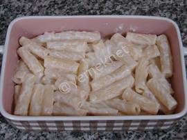 Fırında Beşamel Soslu Kıymalı Makarna